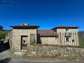 Casa a Moraña. Se vende espectacular casa de piedra del año 1765 en lugar lamei