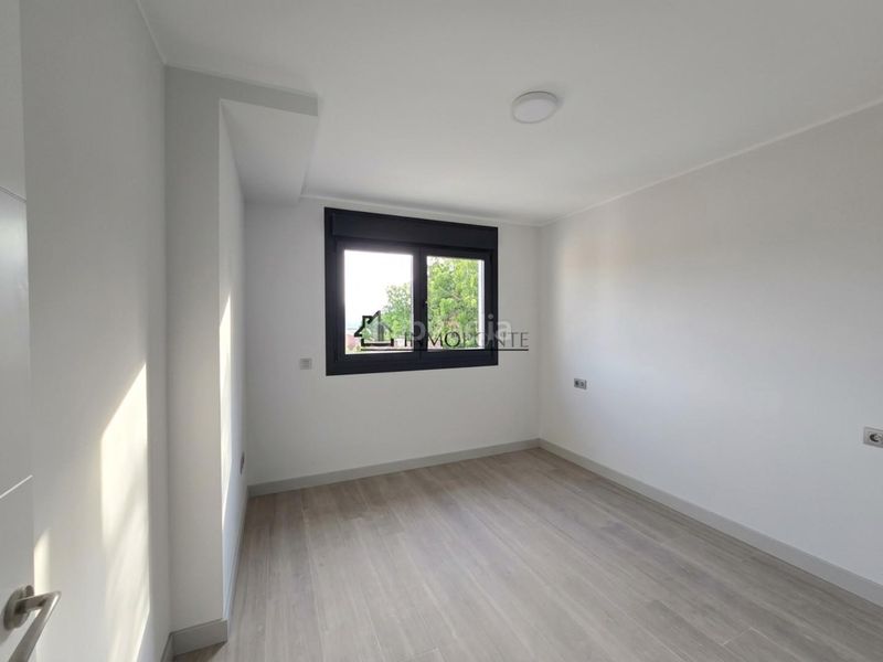 Foto e29a36b9-6fb7-4490-93f0-ed9b4705e7ef. Casa aparellada amb calefacció aparcament a Vilaboa