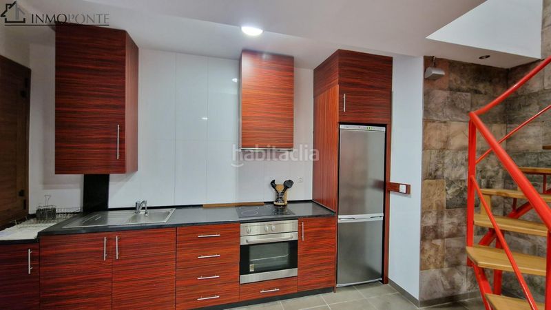 Foto f47d903e-673b-4254-9dbd-90a0c123a443. Casa adossada a Centro - Echegaray Pontevedra