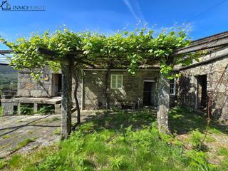 Casa a Cotobade. Se vende casa de piedra con terreno en lugar casas, pazos de bor