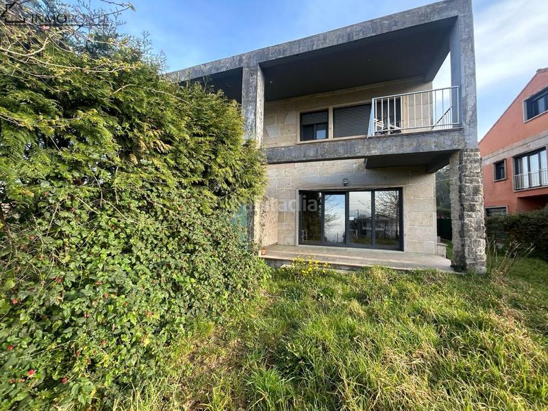 Foto 14e9cab0-199d-448c-8040-66cb5ab8e8f5. Casa pareada en venta chalet pareado en bugarín, fantástico chalet pareado situado en una tranquila zona residencial de bugarín, a en Ponteareas