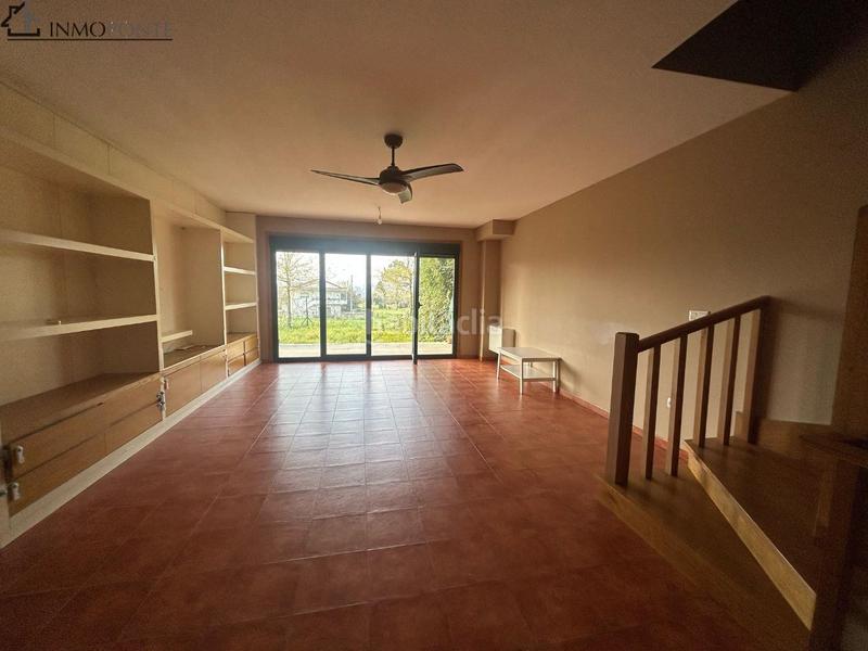 Foto 2e229d57-b51b-43a1-bfdf-49ee7ceeb48e. Casa pareada en venta chalet pareado en bugarín, fantástico chalet pareado situado en una tranquila zona residencial de bugarín, a en Ponteareas