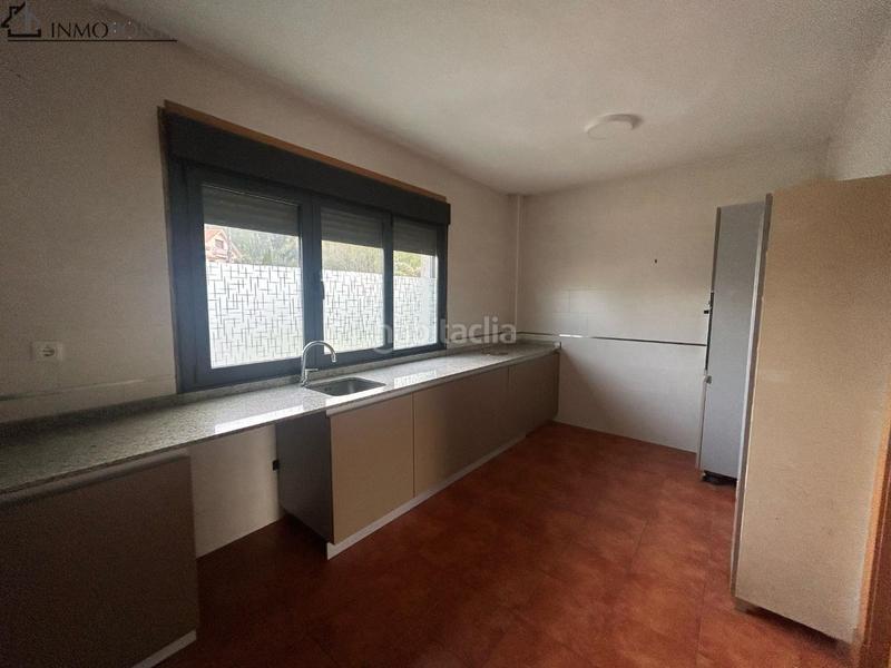 Foto 81b8b0d5-e890-4215-a5ed-037b3276ca42. Casa pareada en venta chalet pareado en bugarín, fantástico chalet pareado situado en una tranquila zona residencial de bugarín, a en Ponteareas