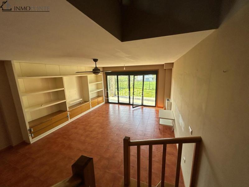 Foto 88a3cdf6-89b6-4c7c-8dc9-18ad4d9deb7b. Casa pareada en venta chalet pareado en bugarín, fantástico chalet pareado situado en una tranquila zona residencial de bugarín, a en Ponteareas