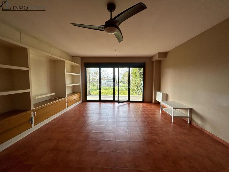 Foto 8f46df9f-eb6b-4ef0-8932-f055a3b7a50a. Casa pareada en venta chalet pareado en bugarín, fantástico chalet pareado situado en una tranquila zona residencial de bugarín, a en Ponteareas