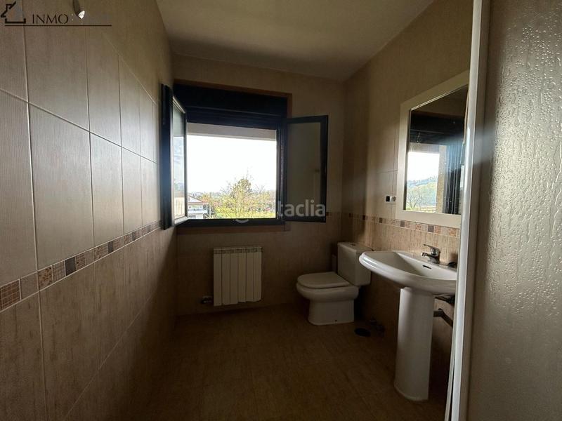 Foto c364b3c7-8045-4c88-b4bc-32ec7ac85004. Casa pareada en venta chalet pareado en bugarín, fantástico chalet pareado situado en una tranquila zona residencial de bugarín, a en Ponteareas