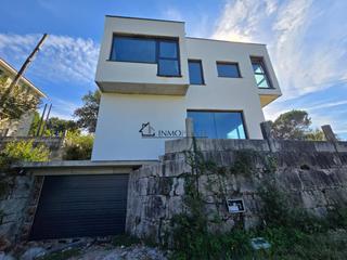 Casa en Vilaboa. Solar edificable con chalet en construccin y con vistas al mar