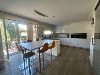 Casa en Poio. Se vende casa con terreno en san salvador, poio  amplia, luminos