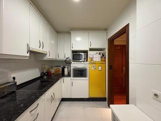 Lloguer Apartament a Zona Fernández Labreda. Se alquila apartamento amueblado zona rosalía de castro, muy pró