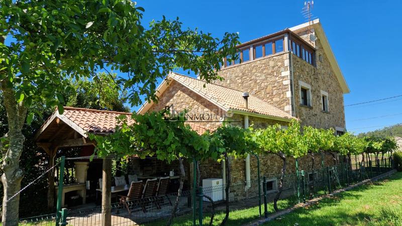 Foto 1e466178-4ac8-40c4-acbf-c0ff16f058ca. Casa chalet de piedra con viñedo, árboles frutales y vistas al mar sanxenxo en la exclusiva zona de casal, a tan solo tres minutos en en Meaño