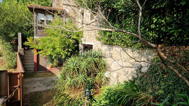 Foto 2bd0ded9-d68f-479d-9343-46ed57c112c9. Casa chalet de piedra con viñedo, árboles frutales y vistas al mar sanxenxo en la exclusiva zona de casal, a tan solo tres minutos en en Meaño