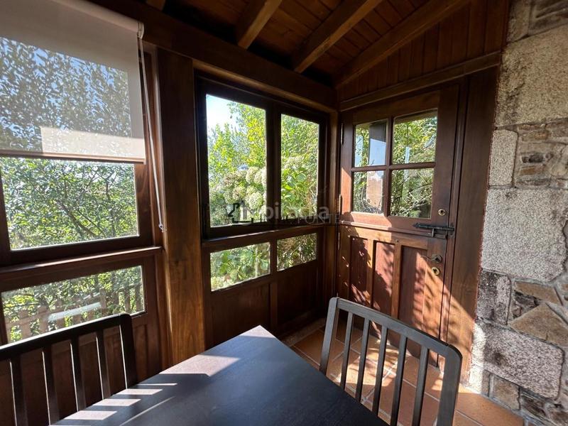 Foto 9fe5b43f-e13d-4baa-9891-07779c61d493. Casa chalet de piedra con viñedo, árboles frutales y vistas al mar sanxenxo en la exclusiva zona de casal, a tan solo tres minutos en en Meaño