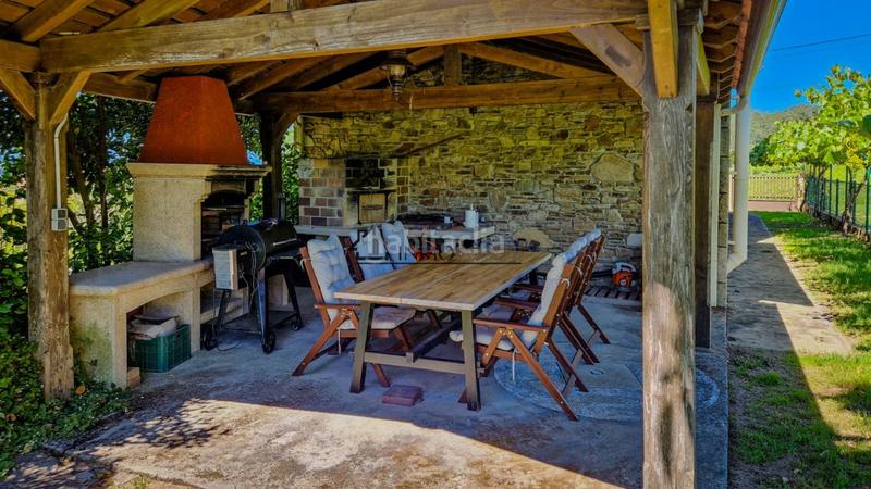 Foto ba12898b-cba8-46a5-86d1-ccdc865ba245. Casa chalet de piedra con viñedo, árboles frutales y vistas al mar sanxenxo en la exclusiva zona de casal, a tan solo tres minutos en en Meaño