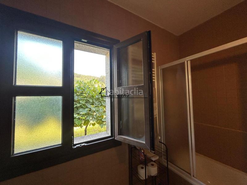 Foto de9b9d8d-1b28-4d1d-8b2d-351af8d2c81f. Casa chalet de piedra con viñedo, árboles frutales y vistas al mar sanxenxo en la exclusiva zona de casal, a tan solo tres minutos en en Meaño