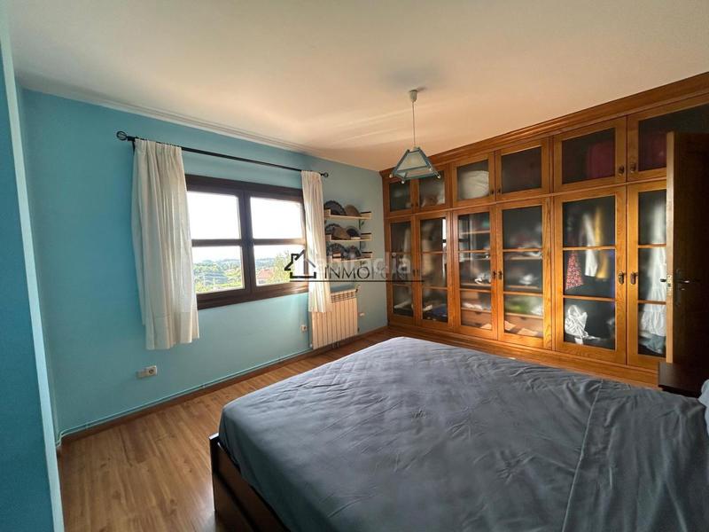 Foto e3b0319f-e49b-49f3-b1ef-1abfb827a66e. Casa chalet de piedra con viñedo, árboles frutales y vistas al mar sanxenxo en la exclusiva zona de casal, a tan solo tres minutos en en Meaño