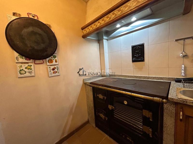 Foto f56f0ed5-008e-493a-822c-ec96c23ebc74. Casa chalet de piedra con viñedo, árboles frutales y vistas al mar sanxenxo en la exclusiva zona de casal, a tan solo tres minutos en en Meaño