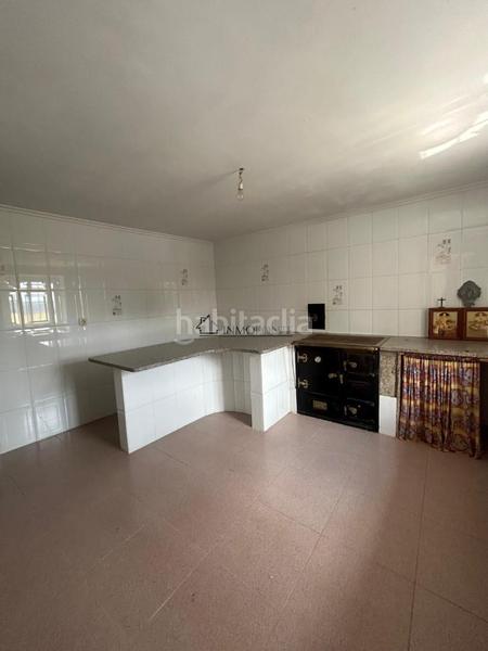 Foto 201f0189-5f00-4182-a853-74238fef6371. Casa se vende casa en rabadeiras , con una finca de 500 m y un precioso hórreo de piedra situado justo enfrente de la vivienda, en Forcarei