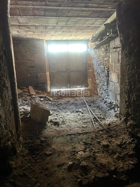 Foto 231dba49-a496-487e-99f1-c62471975b66. Casa se vende casa en rabadeiras , con una finca de 500 m y un precioso hórreo de piedra situado justo enfrente de la vivienda, en Forcarei