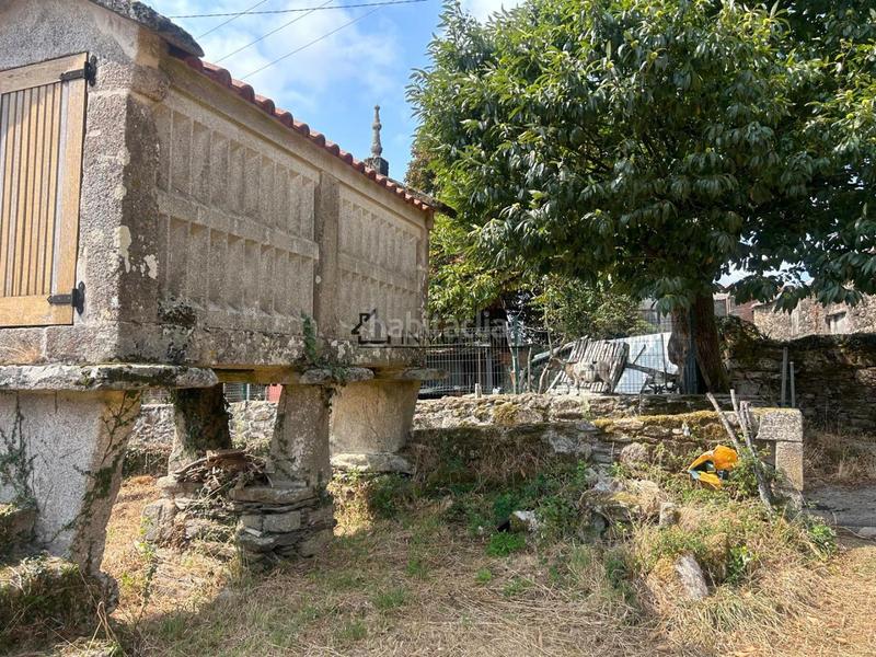 Foto 88badd48-9827-402f-bf29-ad0bd9d5b45f. Casa se vende casa en rabadeiras , con una finca de 500 m y un precioso hórreo de piedra situado justo enfrente de la vivienda, en Forcarei