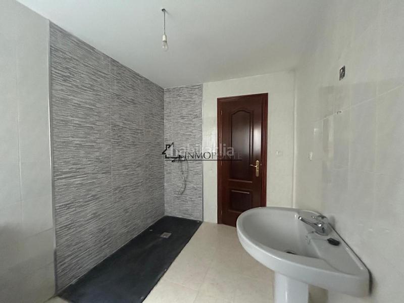 Foto c8351b52-d223-409f-8670-4e618b051d1b. Casa se vende casa en rabadeiras , con una finca de 500 m y un precioso hórreo de piedra situado justo enfrente de la vivienda, en Forcarei