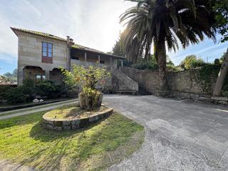 Maison à Zona Fernández Labreda. Descubre esta impresionante casa de piedra, con labra heráldica