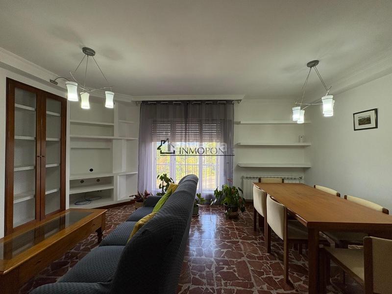 Foto 02d586a6-f45d-403c-8f97-76ed9744e05e. Alquiler piso se alquila segunda planta de una casa próxima a . la vivienda dispone de salón comedor con salida a un balcón, amplia co en Pontevedra