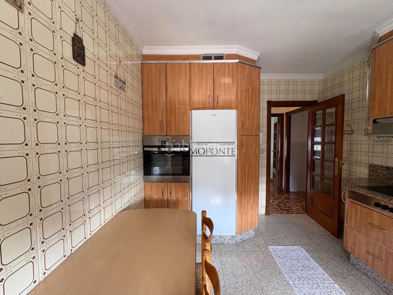 Foto 39c4ee90-dca2-49a7-b471-4cd02d4098b3. Alquiler piso se alquila segunda planta de una casa próxima a . la vivienda dispone de salón comedor con salida a un balcón, amplia co en Pontevedra