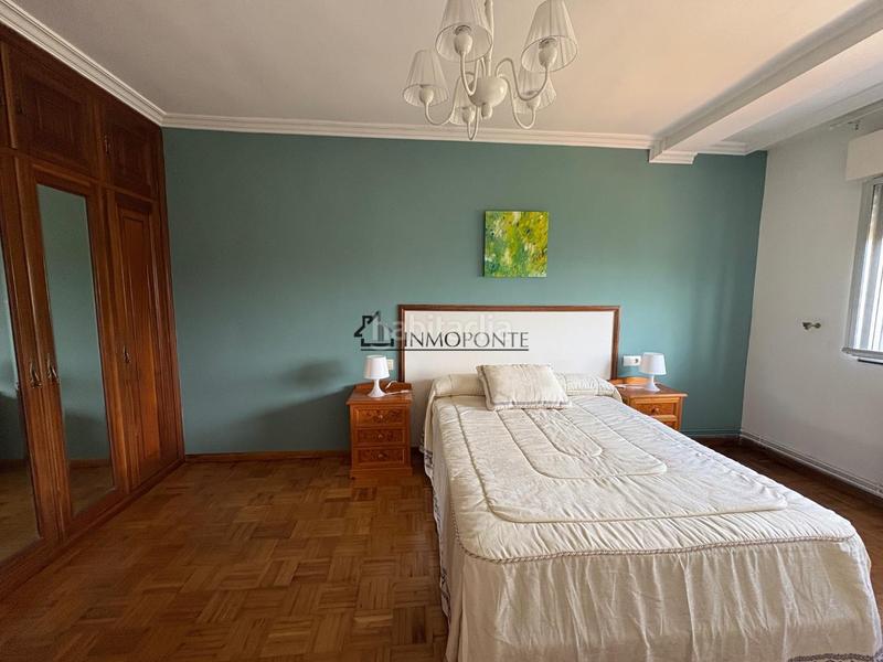 Foto 4d13756e-7b68-47db-b75a-7daeb3623e9e. Alquiler piso se alquila segunda planta de una casa próxima a . la vivienda dispone de salón comedor con salida a un balcón, amplia co en Pontevedra
