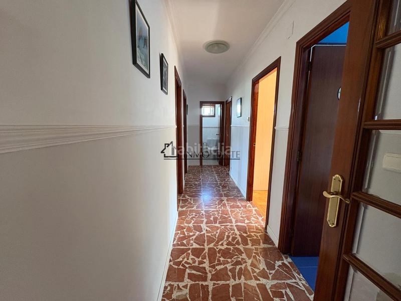 Foto adeda9b4-605c-4959-b11f-424b5da93708. Alquiler piso se alquila segunda planta de una casa próxima a . la vivienda dispone de salón comedor con salida a un balcón, amplia co en Pontevedra