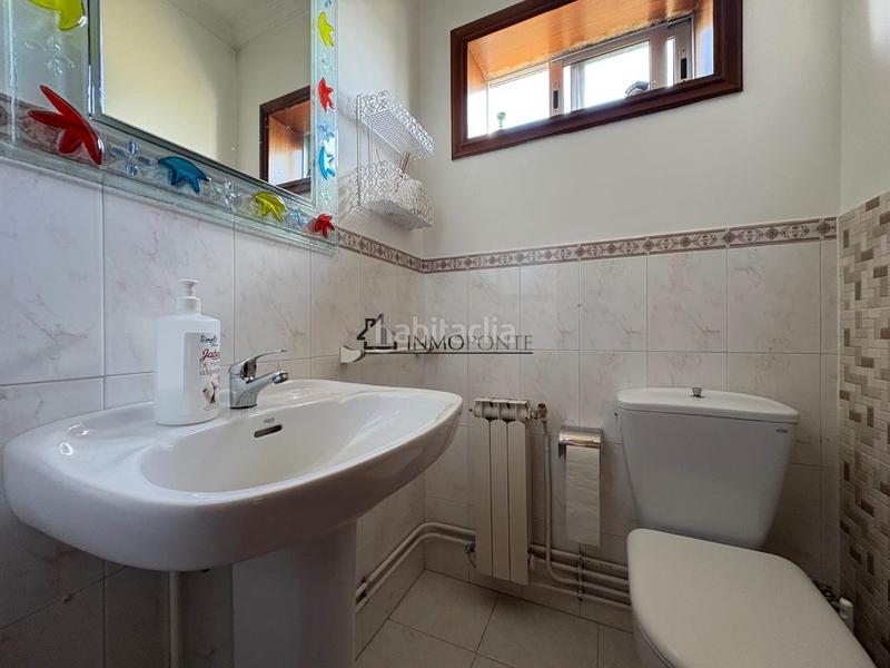 Foto b1645add-db6c-481f-a901-4b50e7fd7065. Alquiler piso se alquila segunda planta de una casa próxima a . la vivienda dispone de salón comedor con salida a un balcón, amplia co en Pontevedra