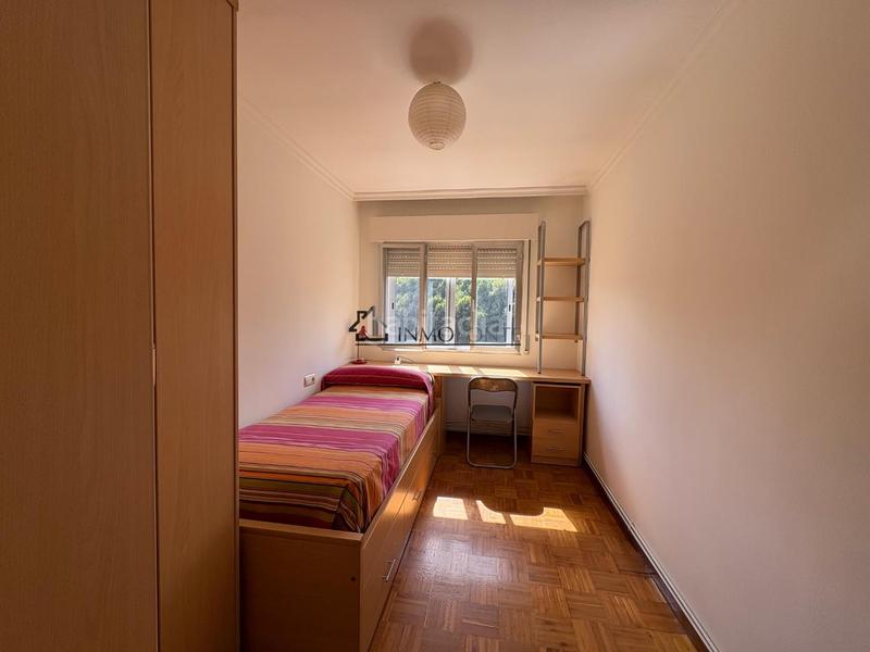 Foto de01ab06-c99f-47cb-8fec-b6c8913b1719. Alquiler piso se alquila segunda planta de una casa próxima a . la vivienda dispone de salón comedor con salida a un balcón, amplia co en Pontevedra