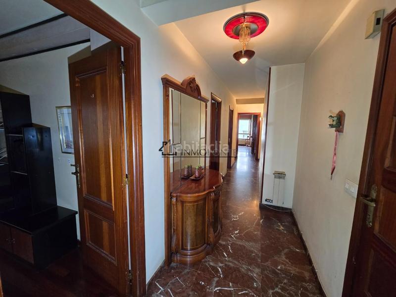 Foto 6bf9bad7-86e9-48e9-a9a2-e0abf8262dc7. Piso se vende piso en cruz roja amplio piso en una de las zonas más demandadas , a un paso de la plaza de barc en Pontevedra