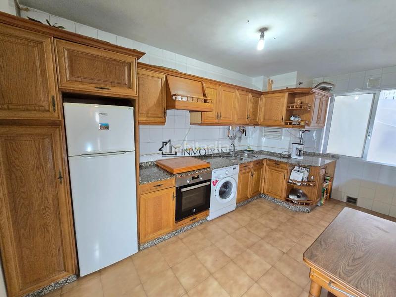 Foto ce1cee5c-2bb1-4355-aa57-6f258490405a. Piso se vende piso en cruz roja amplio piso en una de las zonas más demandadas , a un paso de la plaza de barc en Pontevedra