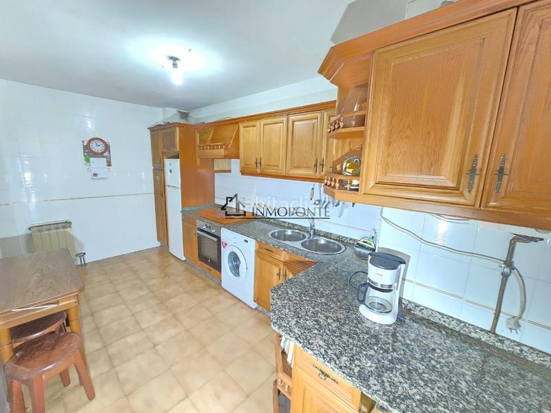 Foto de6bd103-0701-4749-80f6-75d5a2036221. Piso se vende piso en cruz roja amplio piso en una de las zonas más demandadas , a un paso de la plaza de barc en Pontevedra