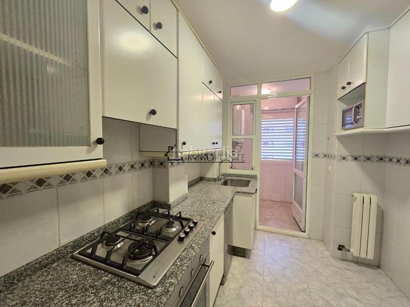 Foto 01129aae-1ce6-46ae-9560-7ad15e669674. Rent flat in Zona Fernández Labreda Pontevedra