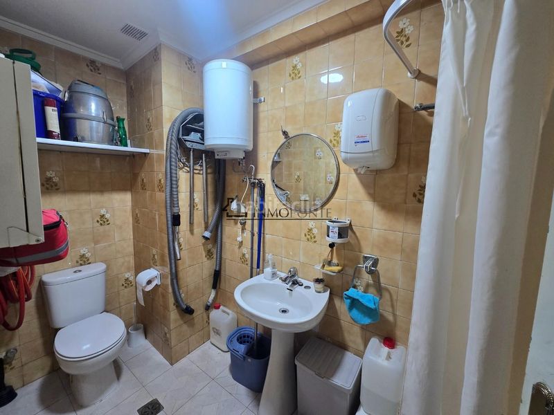 Foto bd3c23e1-6cf8-4e8d-983d-995daca5add9. Alquiler local comercial se alquila bajo comercial en pleno centro calle lepanto magnífico local de 120 m totalmente diáfano, ideal para ada en Pontevedra