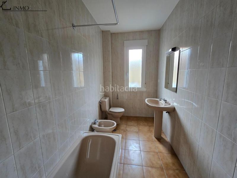 Foto 2ef18ea9-7638-42b4-bb89-0d7697ee3288. Miete etagenwohnung in Zona Fernández Labreda Pontevedra