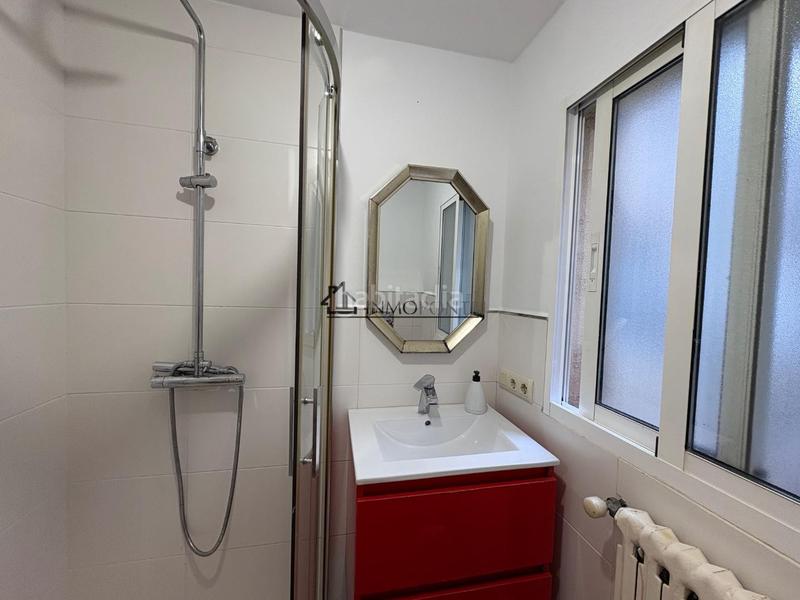 Foto 19359e23-47fa-47b0-b3df-371bc72ebc7d. Piso  en venta en el centro . en el centro con todos los servicios a pie de la calle, se encuentra este en Pontevedra