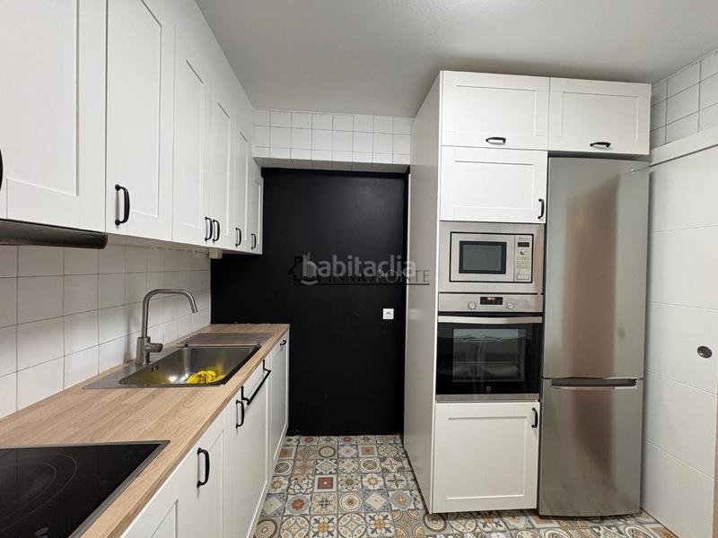 Foto 88522ccf-a0c1-464a-8732-e8b4b34863b6. Piso  en venta en el centro . en el centro con todos los servicios a pie de la calle, se encuentra este en Pontevedra