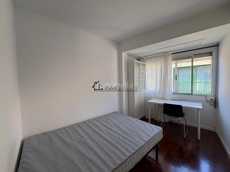 Foto 89b65701-f096-4c5c-ad05-8588e636e7de. Piso  en venta en el centro . en el centro con todos los servicios a pie de la calle, se encuentra este en Pontevedra