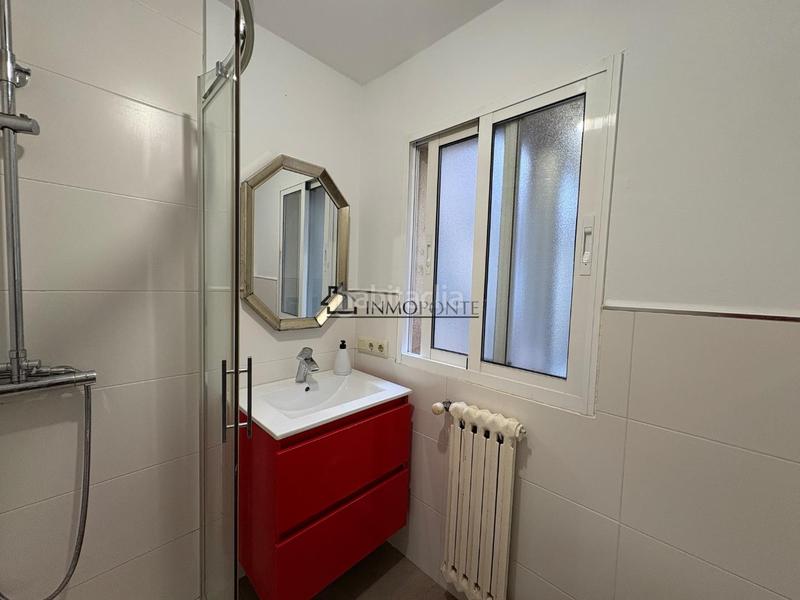 Foto 8aa1c644-31a1-4e90-8196-ba210ff373d5. Piso  en venta en el centro . en el centro con todos los servicios a pie de la calle, se encuentra este en Pontevedra