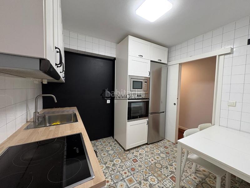 Foto 8c40e151-8f95-4444-bb70-f780cfd8de10. Piso  en venta en el centro . en el centro con todos los servicios a pie de la calle, se encuentra este en Pontevedra