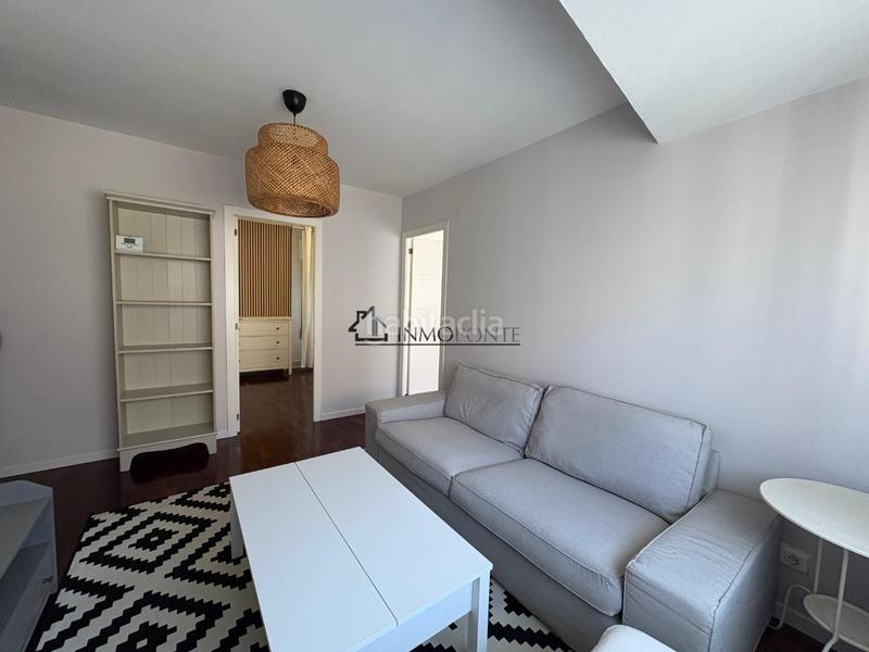 Foto 8cefb029-d960-4781-8498-ed9c62eef785. Piso  en venta en el centro . en el centro con todos los servicios a pie de la calle, se encuentra este en Pontevedra