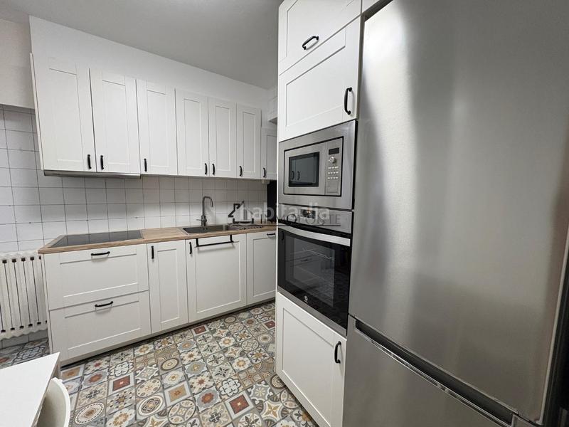 Foto f3280ab6-a37f-4b43-8dd3-6c4f5992b742. Piso  en venta en el centro . en el centro con todos los servicios a pie de la calle, se encuentra este en Pontevedra