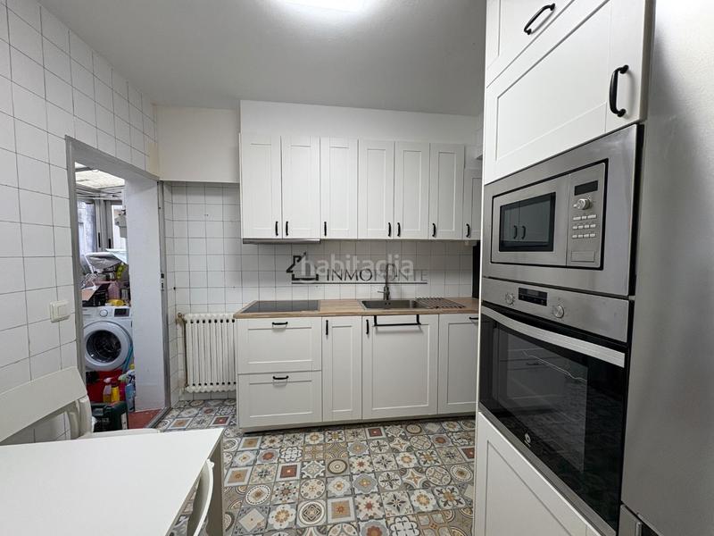 Foto fee660af-05dd-4c85-a5a7-2989f0cc199a. Piso  en venta en el centro . en el centro con todos los servicios a pie de la calle, se encuentra este en Pontevedra