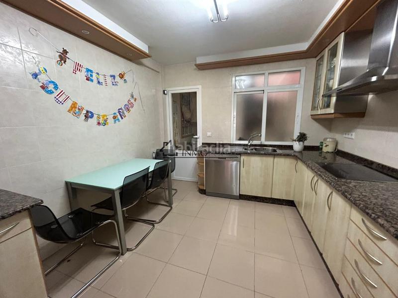 Foto a18a1e78-7005-4f50-a971-195067bd9033. Piso oportunidad única! amplio piso en venta en dr. loureiro crespo, 4 planta con ascensor tu nuevo hogar te está esperando! este piso en Pontevedra