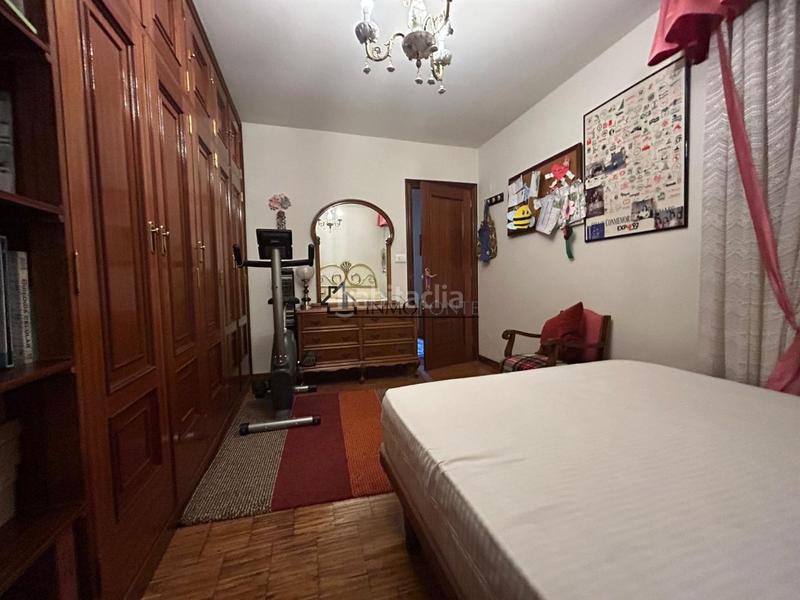 Foto b87bf376-9c5b-498e-92cc-ea5bb6c21762. Piso oportunidad única! amplio piso en venta en dr. loureiro crespo, 4 planta con ascensor tu nuevo hogar te está esperando! este piso en Pontevedra