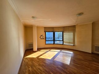 Piso en A Parda. Piso totalmente exterior con vistas despejadas en la zona de los