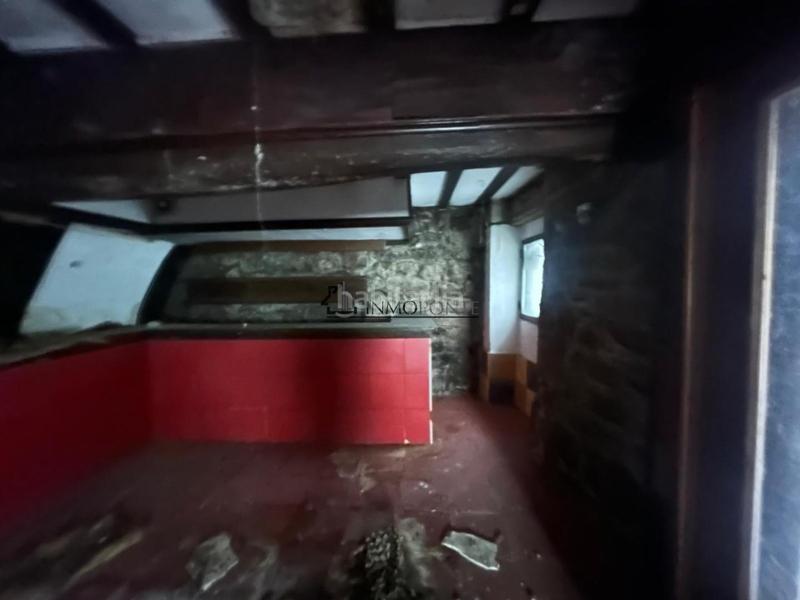 Foto a3683849-c7ab-42fc-96eb-12f4d2075212. Casa aparellada a Centro - Echegaray Pontevedra