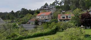 Casa  Vilar - pontesampaio. En venta casa de dos plantas con amplio terreno de 3.000 m situa